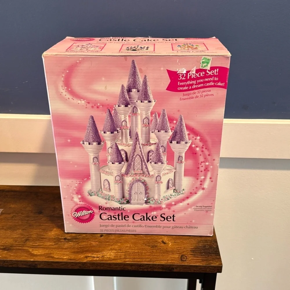 Wilton Romantic Castle Cake Set 28 piece princess prince fortress Spanish